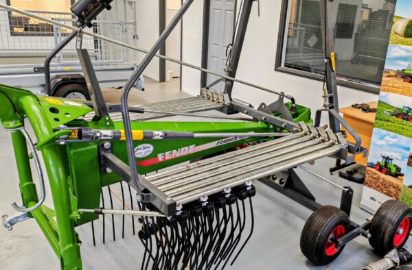Fendt Former 426DN single rotor rake